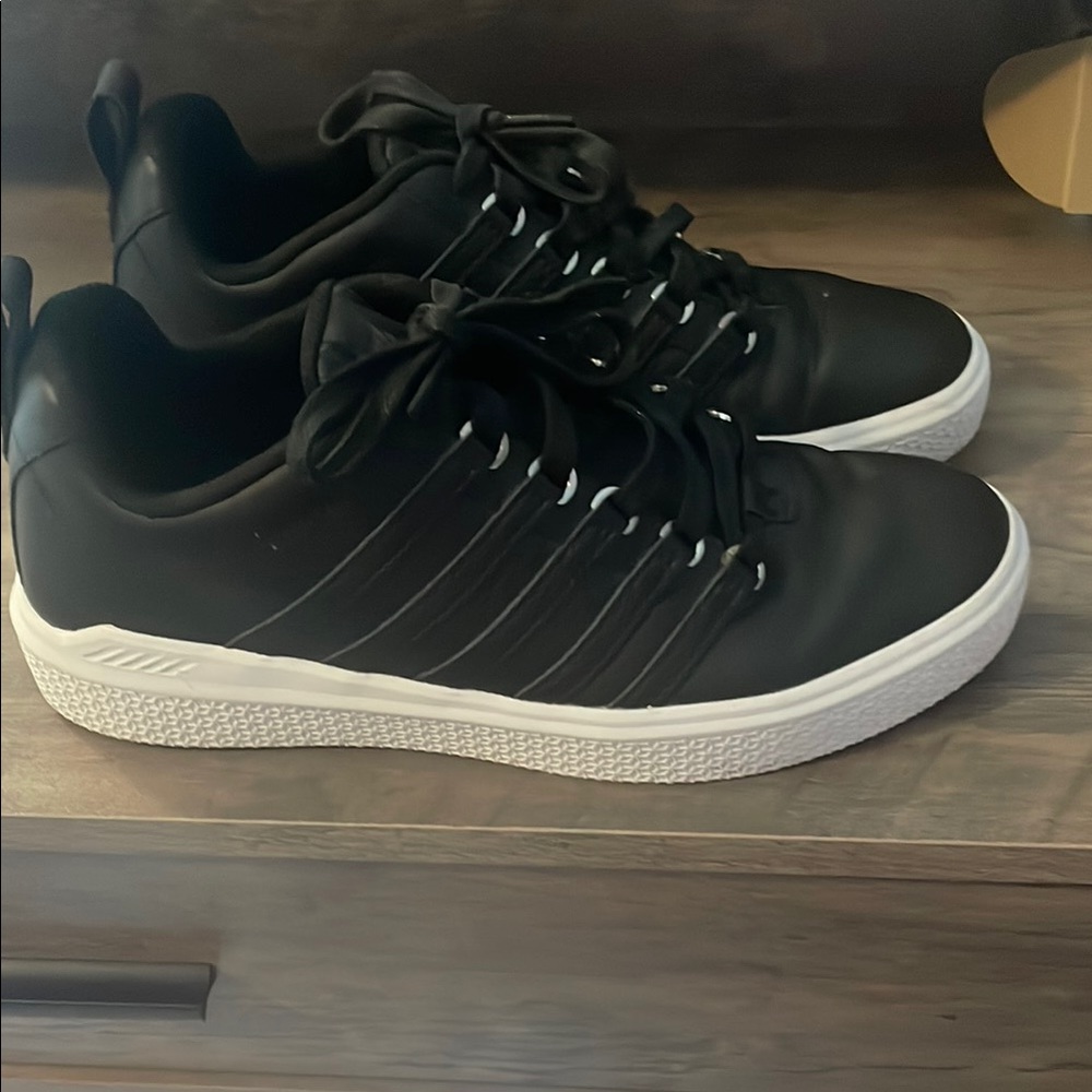 K Swiss women’s sneakers Sz 9